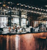 Cómo elegir el mobiliario ideal para tu negocio de hostelería maximizando el confort y la rentabilidad