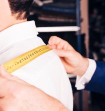 La camisa a medida como pieza fundamental en el vestuario masculino contemporáneo